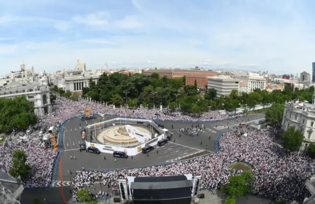 La Plaza de Cibeles durante el día de hoy