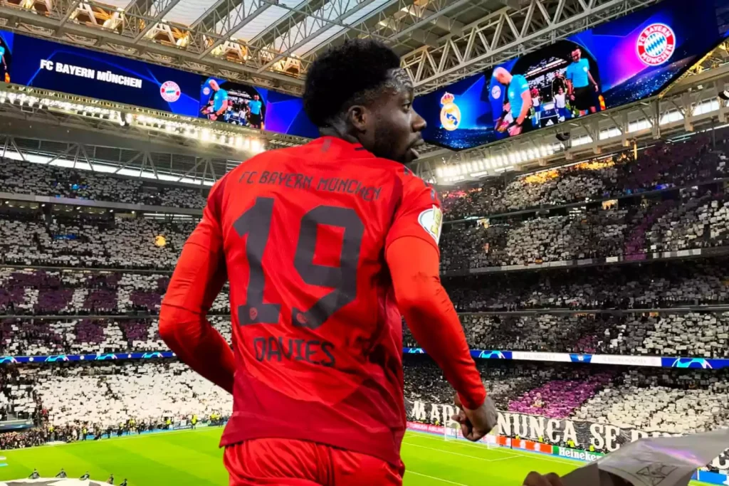 La última hora de Davies preocupa en el Real Madrid