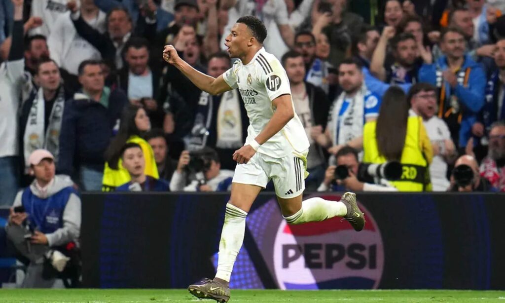 Kylian Mbappé celebra su gol ante el Bayern Múnich.