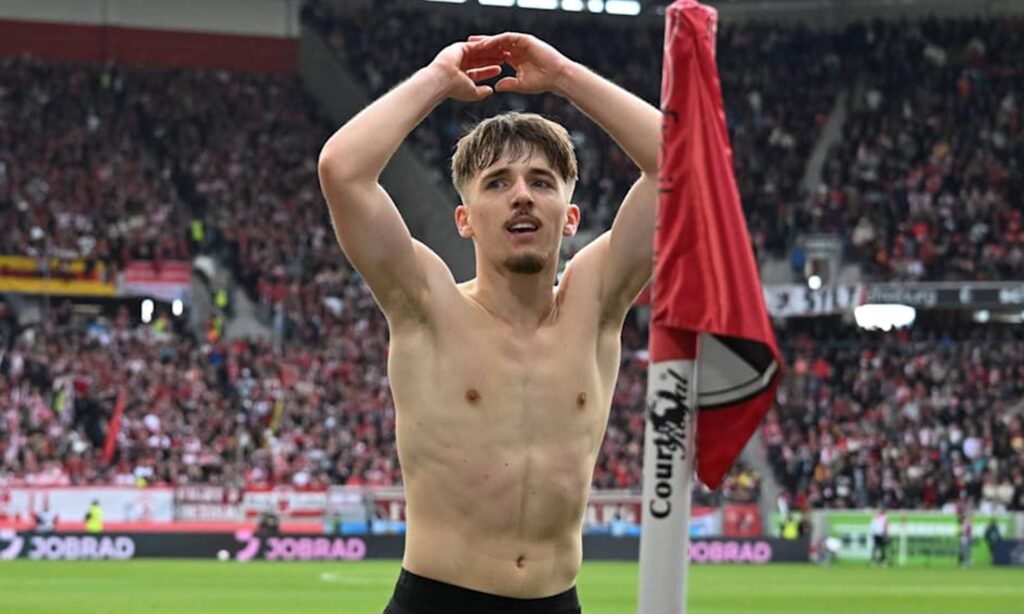 Lennart Karl celebrando un gol con el Bayern Múnich.