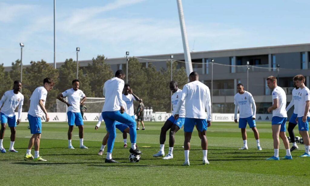 Mendy entrena con el grupo y Arbeloa cuenta con dos bajas