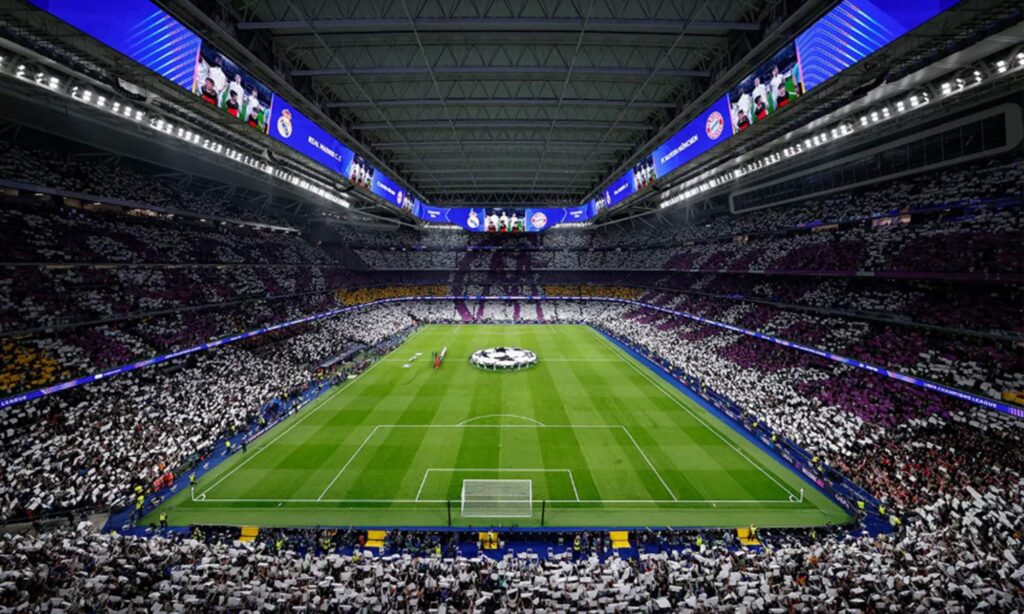 El Santiago Bernabéu antes de comenzar el Real Madrid - Bayern Múnich.