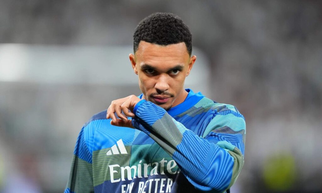 Alexander Arnold (27) no aprieta y empieza a ser señalado en el Madrid: el rol que muestra en los partidos no justifica el sueldo que tiene