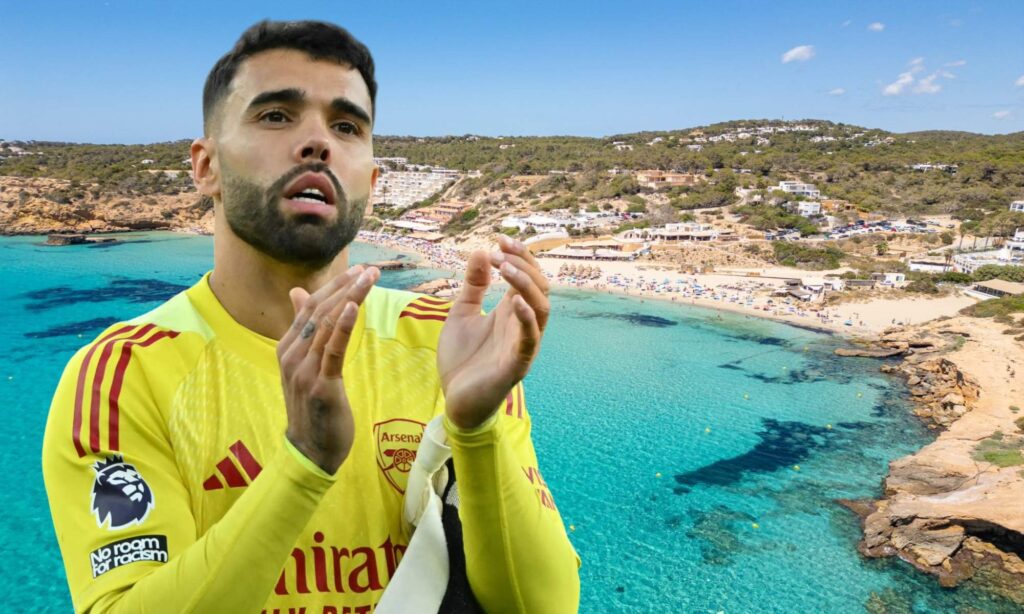 La playa donde desconecta David Raya: más de 900 metros de arena fina, aguas cristalinas y certificado de Bandera Azul frente al Mediterráneo
