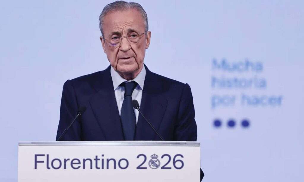 Florentino Pérez, esta tarde, durante la presentación de su candidatura a la presidencia del Real Madrid.