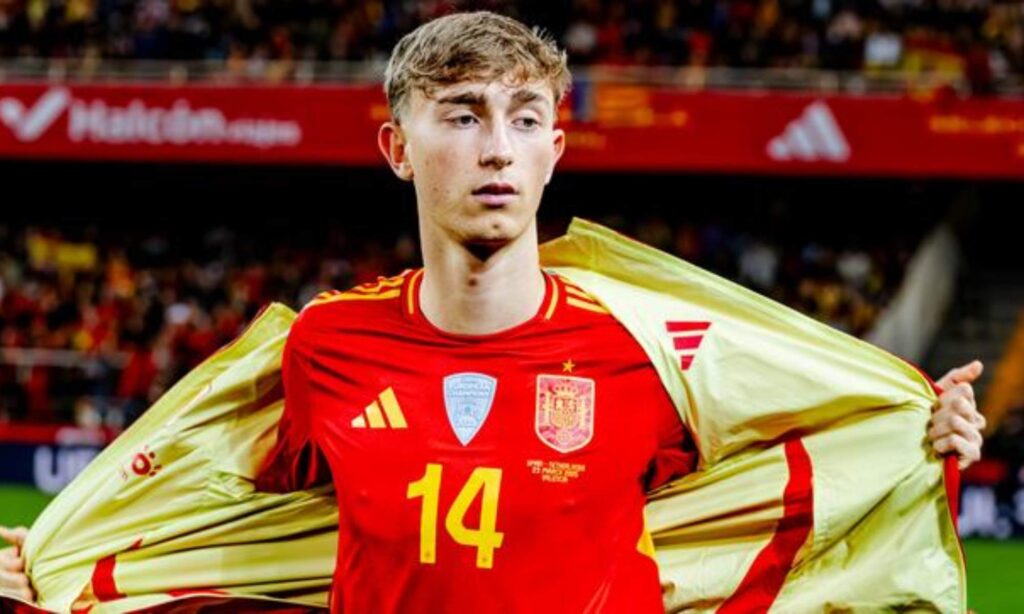 Dean Huijsen responde a Luis De La Fuente tras dejarlo fuera del Mundial