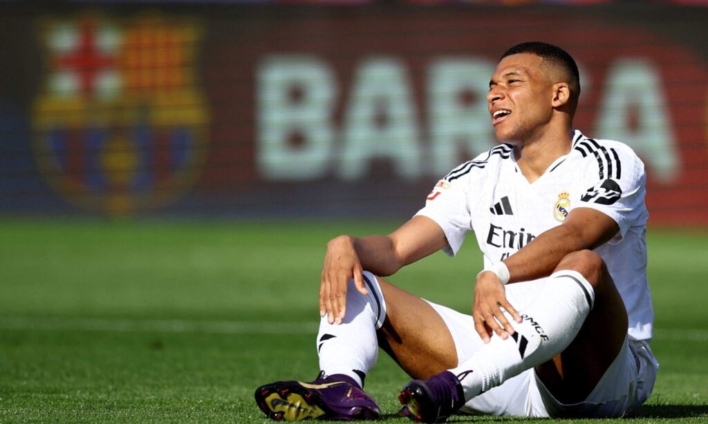 Mbappé no viaja a Barcelona y estará ausente en el Clásico