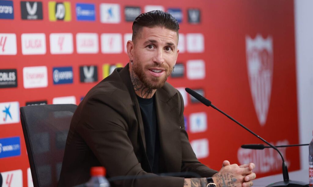Sergio Ramos dando una rueda de prensa con el Sevilla.