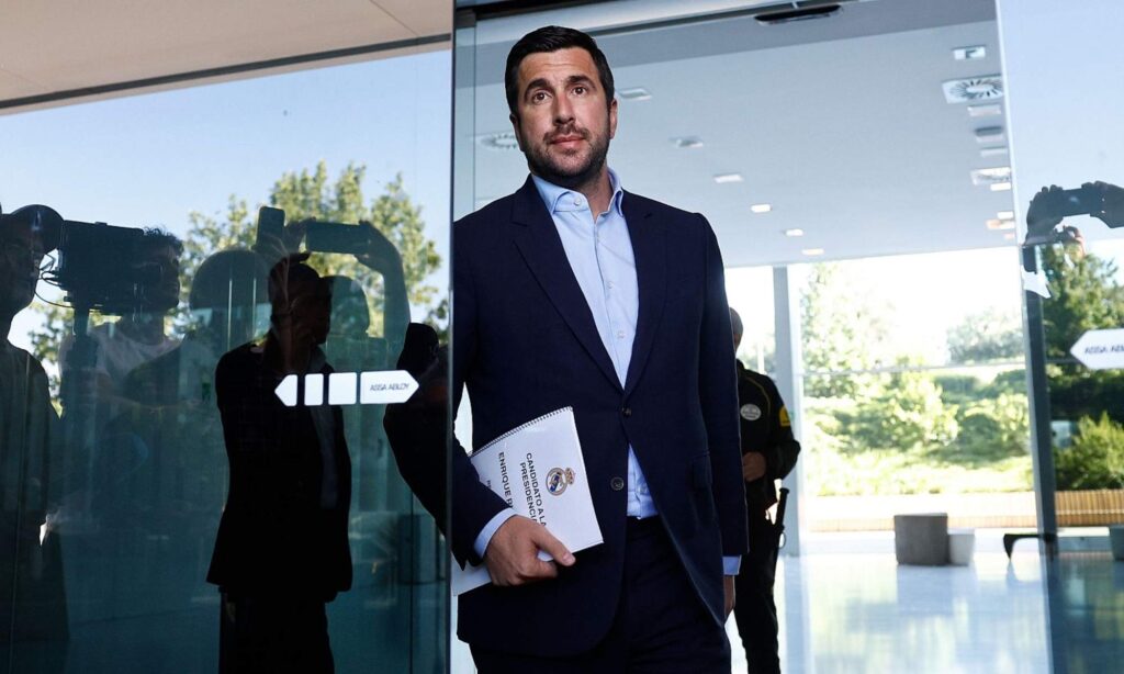 Es oficial: la Junta Electoral del Real Madrid abronca a Enrique Riquelme por dudar del censo del club y del voto por correo