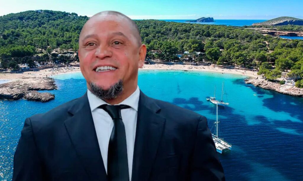 La playa escondida donde desconecta Roberto Carlos (53 años): 250 metros de arena blanca, aguas cristalinas e ideal para bucear